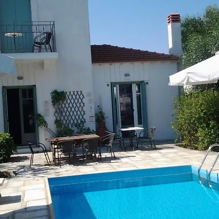 Planitas Skopelos Town